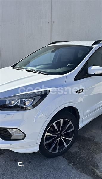Usado Ford Kuga ST-Line 150 CV (110 kW) 2018 Blanco SUV