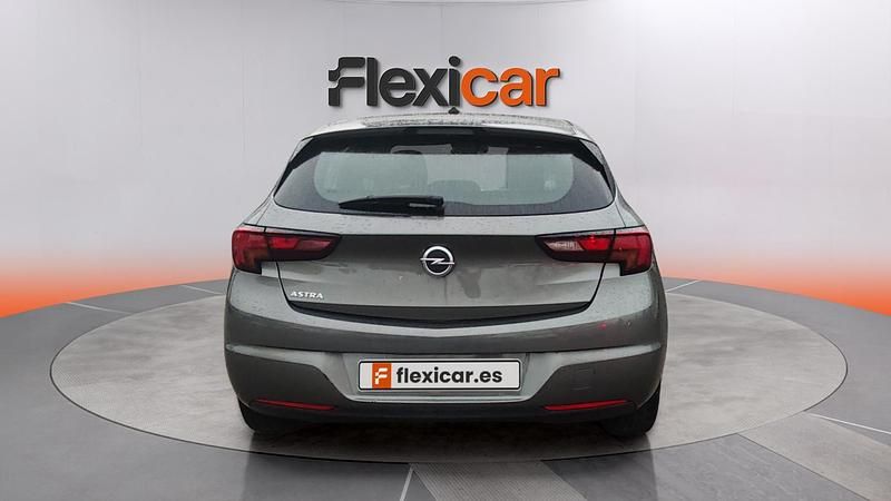 Usado Opel Astra 110 CV (80 kW) 2020 Gris Berlina