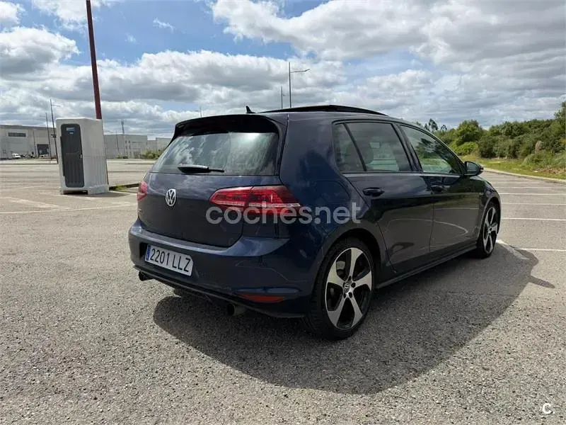 Usado VW Golf VII GTI 230 CV (169 kW) 2014 Azul Berlina