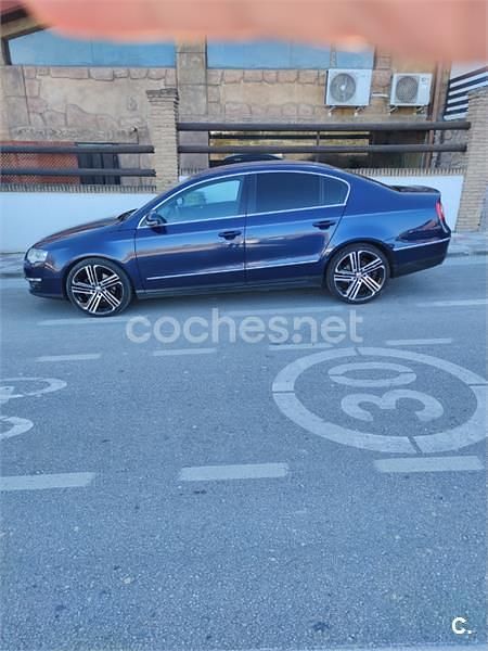 Usado VW Passat Highline 200 CV (147 kW) 2009 Azul Berlina
