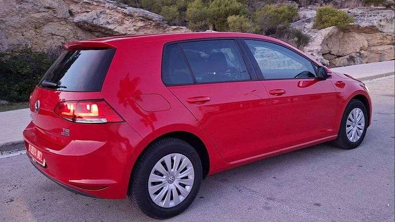 Usado VW Golf VII Edition 105 CV (77 kW) 2013 Rojo Utilitario