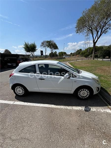 Usado Opel Corsa Selective 75 CV (55 kW) 2012 Blanco Utilitario
