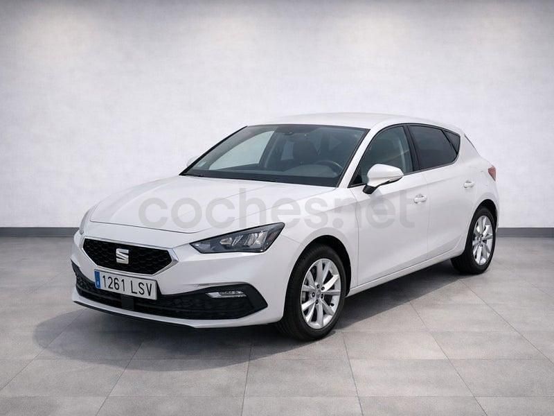 Begagnad Seat Leon Style 115 HK (84 kW) 2021 Vit Sedan