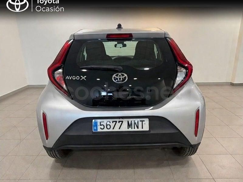 Usado Toyota Aygo X Play 72 CV (52 kW) 2024 Gris / plata SUV