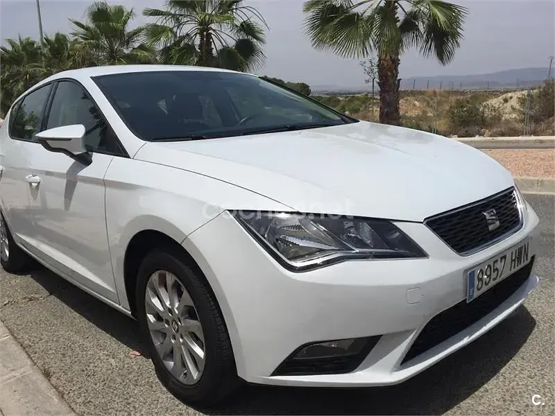 Usado Seat Leon Style 105 CV (77 kW) 2014 Blanco Berlina