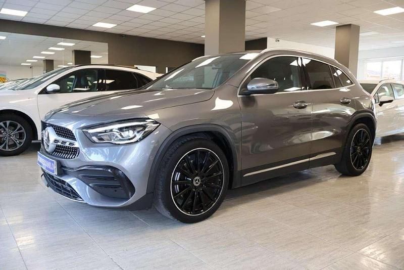 Usado Mercedes GLA200 150 CV (110 kW) 2020 Gris SUV