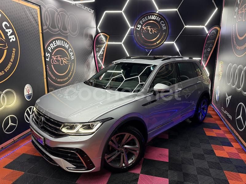 Usado VW Tiguan R-line 150 CV (110 kW) 2022 Gris / plata SUV