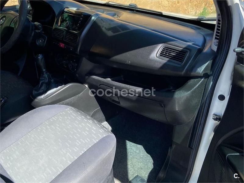 Usado Opel Combo Expression 90 CV (66 kW) 2013 Blanco Monovolumen