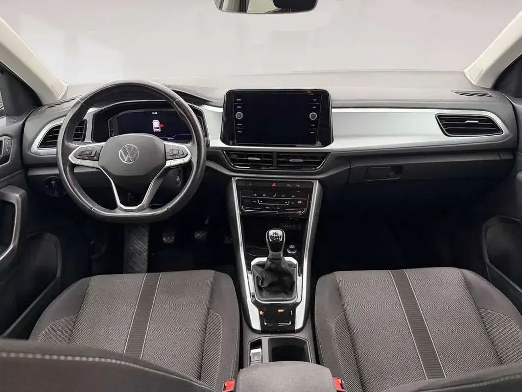 Usado VW T-Roc Life 110 CV (80 kW) 2023 Gris SUV