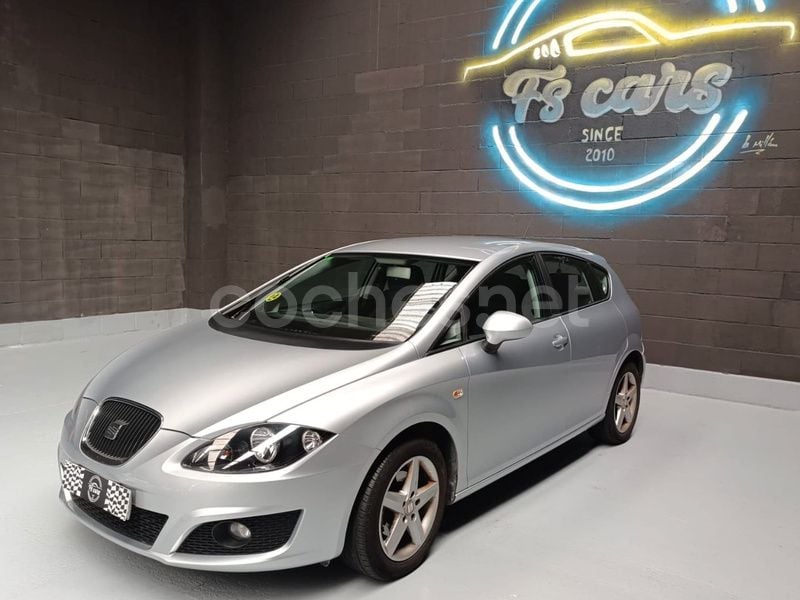 Usado Seat Leon Copa 105 CV (77 kW) 2011 Gris / plata Berlina