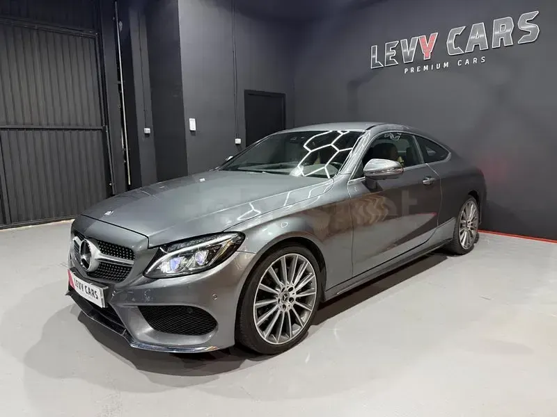 Usado Mercedes C220 170 CV (125 kW) 2017 Gris / plata Coupe