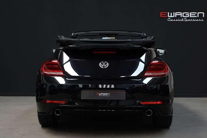 Usado VW Beetle Cabriolet R-line 220 CV (161 kW) 2017 Negro Descapotable