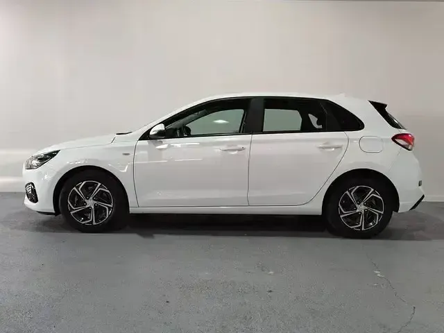 Usado Hyundai i30 120 CV (88 kW) 2022 Blanco Utilitario