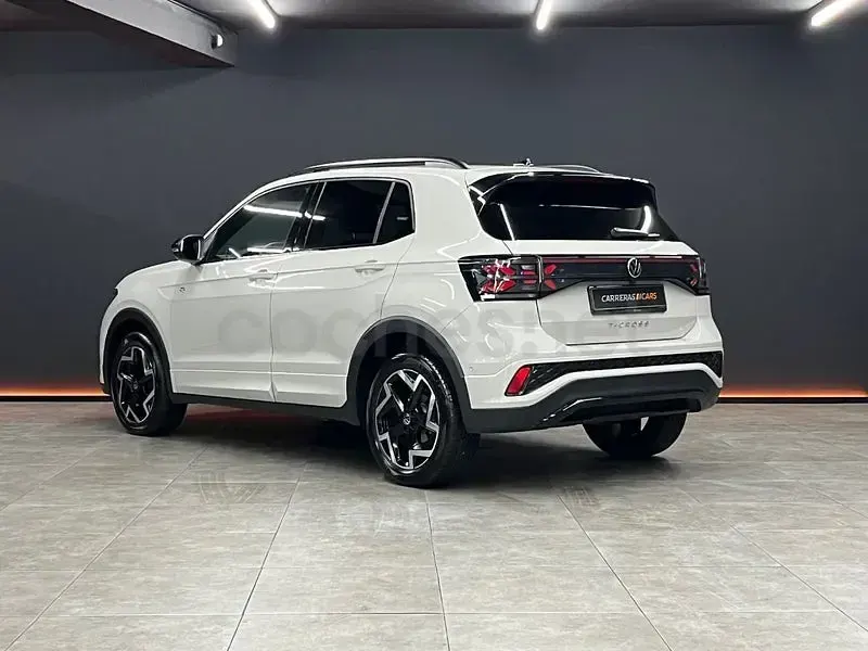 Usado VW T-Cross R-line 150 CV (110 kW) 2025 Gris / plata SUV