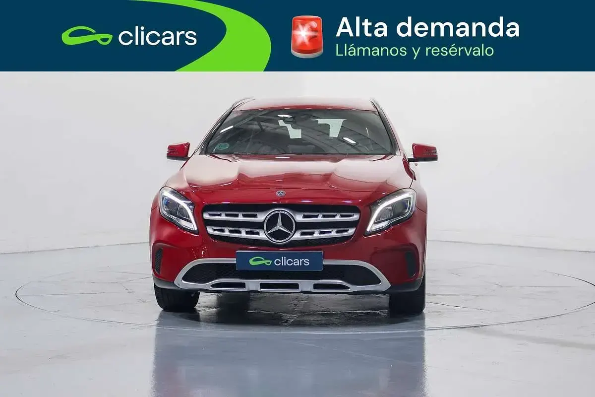 Usado Mercedes GLA180 122 CV (89 kW) 2019 Rojo SUV