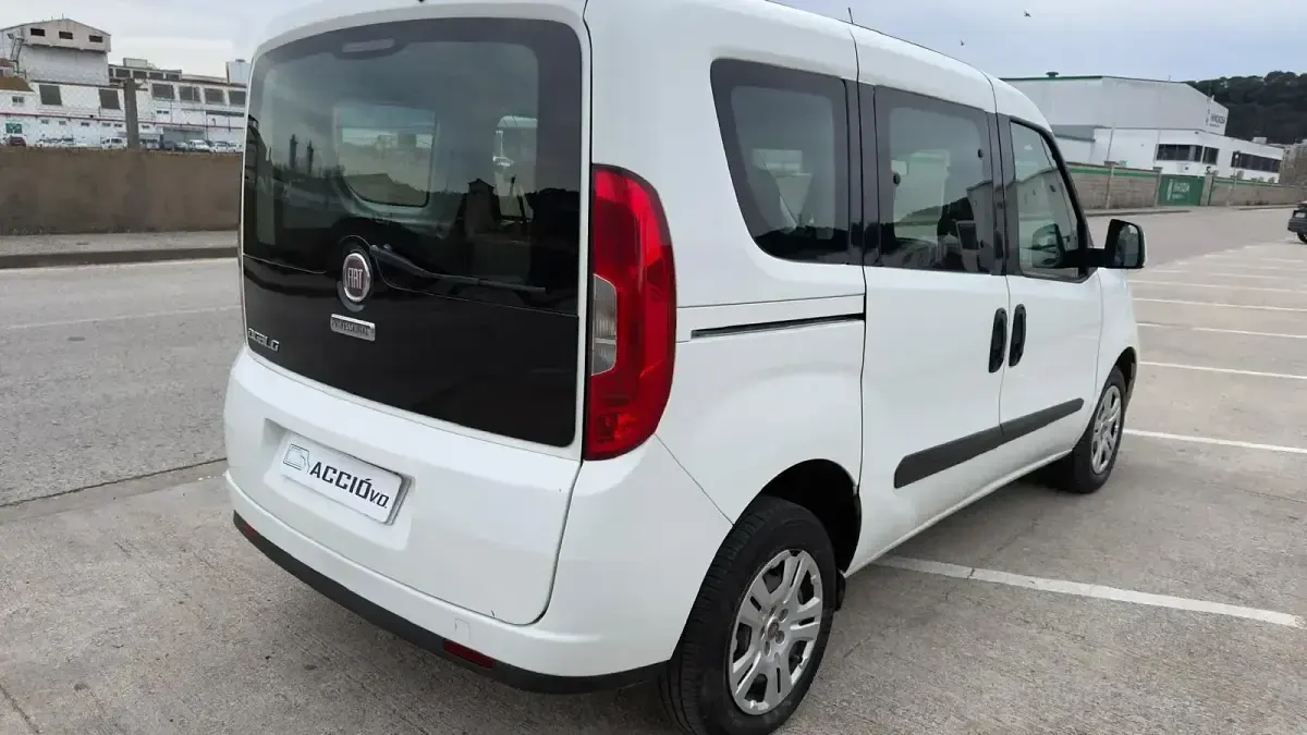 Usado Fiat Doblò 95 HP (69 kW) 2021 Branco Monovolume