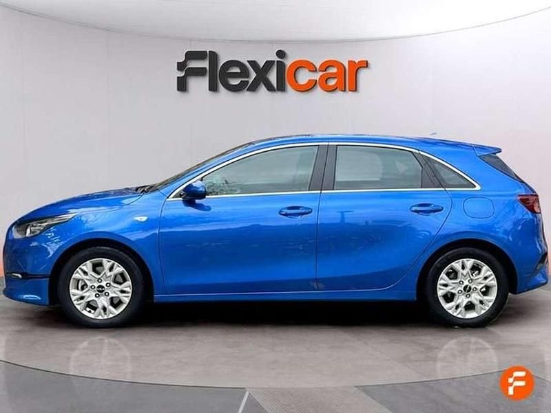 Używany Kia Ceed 101 KM (74 kW) 2022 Niebieski Hatchback