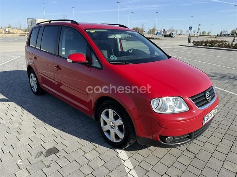 Usado VW Touran Highline 140 CV (102 kW) 2006 Rojo Monovolumen