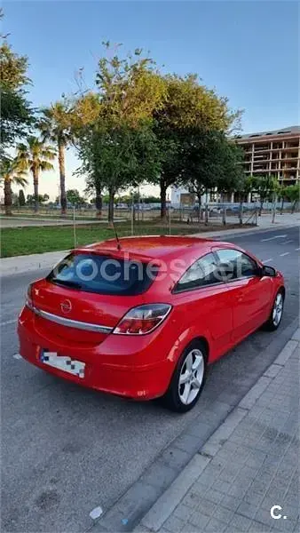 Usado Opel Astra GTC Sport 100 CV (73 kW) 2007 Rojo Berlina