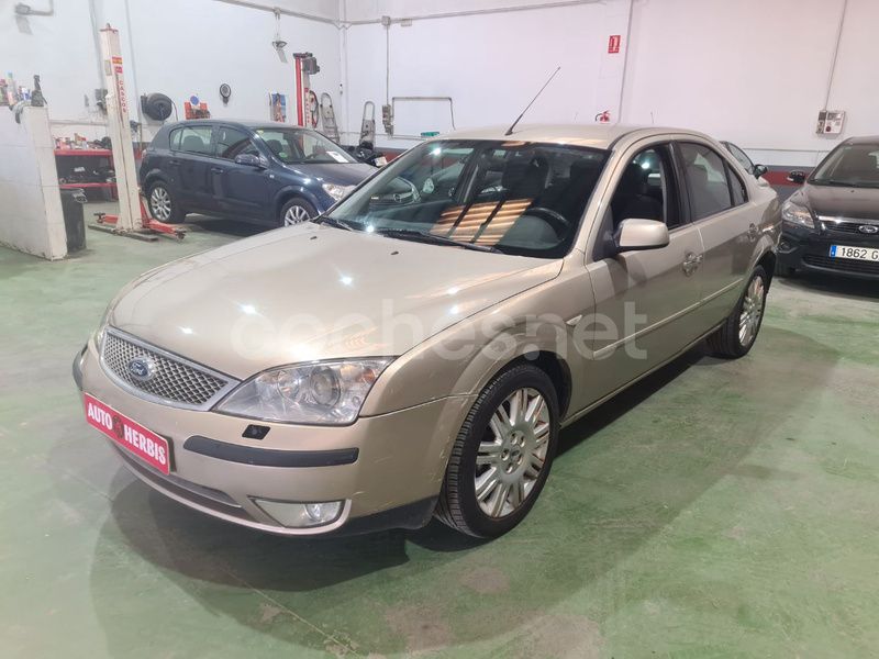 Beige Usado 2004 Ford Mondeo Ghia Berlina | 1500 € (Buen precio) - Imagen 1/4