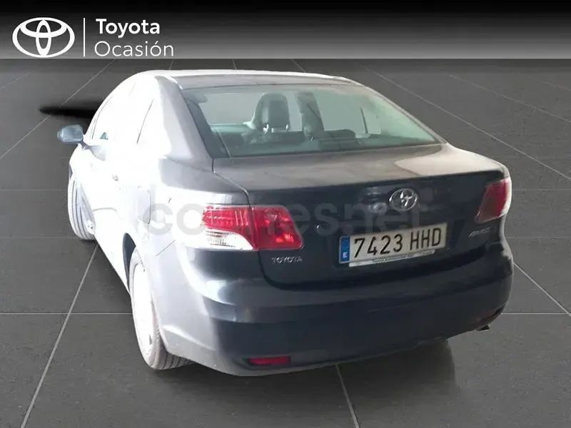 Usado Toyota Avensis Advance 124 CV (91 kW) 2011 Gris / plata Berlina