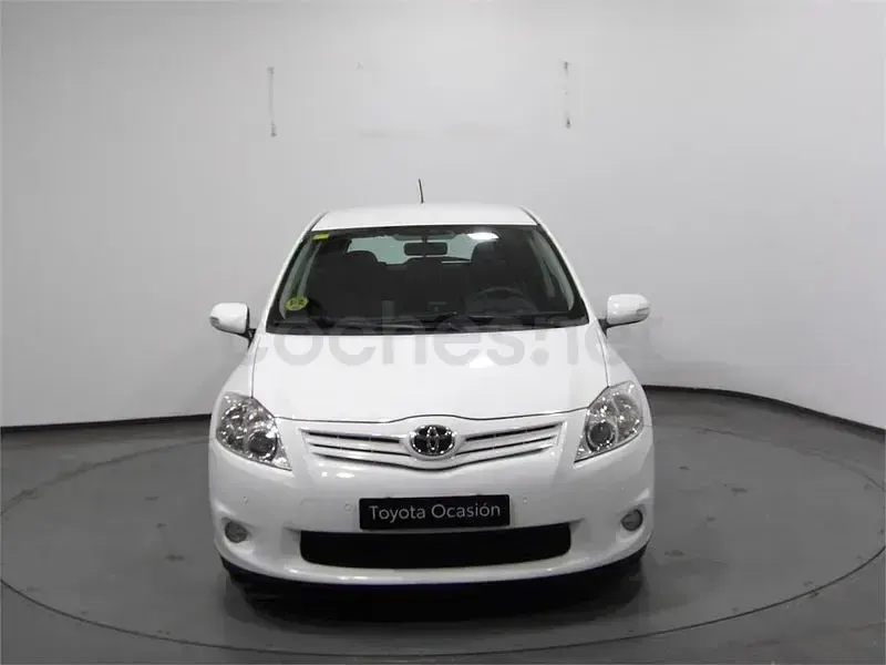 Usado Toyota Auris Luna 90 CV (66 kW) 2010 Negro Utilitario