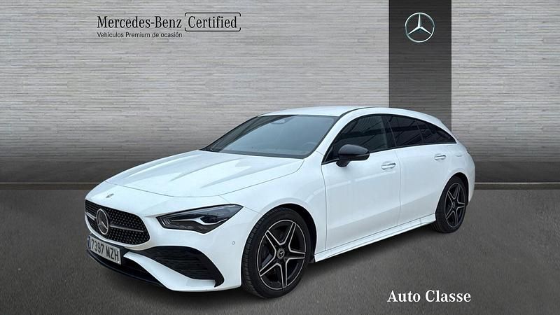 Usado Mercedes CLA200 Shooting Brake 150 CV (110 kW) 2025 Blanco Familiar