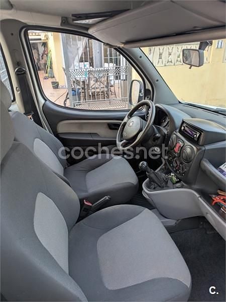 Usado Fiat Doblò Dynamic 105 CV (77 kW) 2009 Blanco Monovolumen