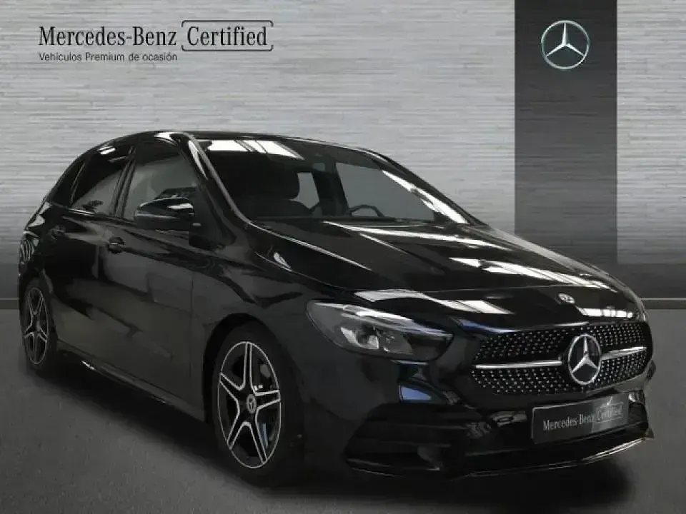 Usado Mercedes B180 AMG line 116 CV (85 kW) 2022 Negro Monovolumen
