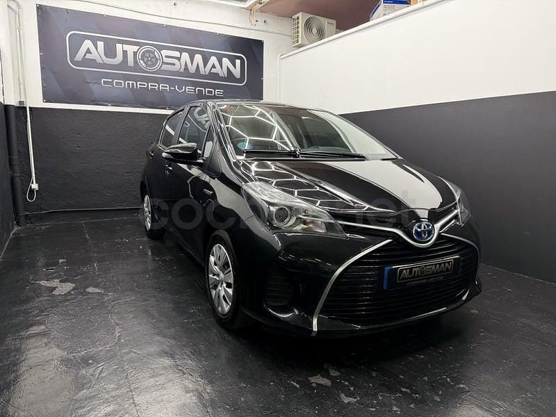 Usado Toyota Yaris Hybrid Active 100 CV (73 kW) 2017 Negro Berlina