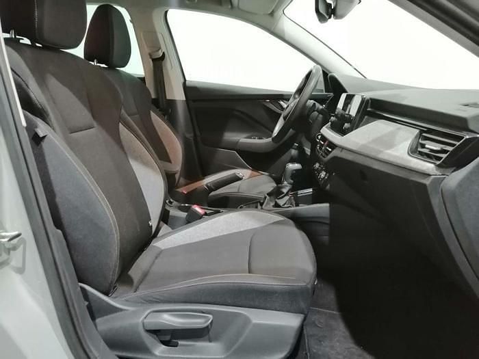 Usado Skoda Scala Selection 115 CV (84 kW) 2025 Gris / plateado Utilitario