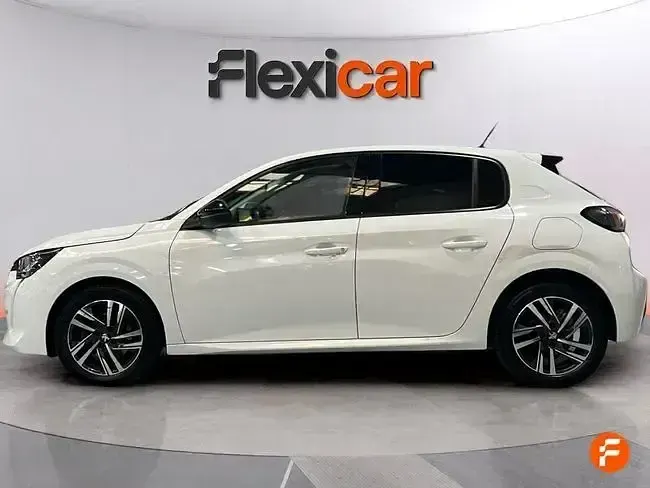 Usado Peugeot 208 Allure 100 CV (73 kW) 2023 Blanco Utilitario