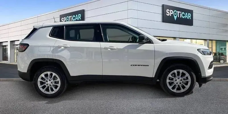 Usado Jeep Compass Longitude 131 CV (96 kW) 2022 Blanco SUV