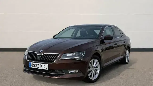 Usado Skoda Superb Ambition 150 CV (110 kW) 2017 Marrón Berlina
