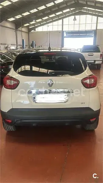 Usado Renault Captur Intens 90 CV (66 kW) 2016 Beige SUV