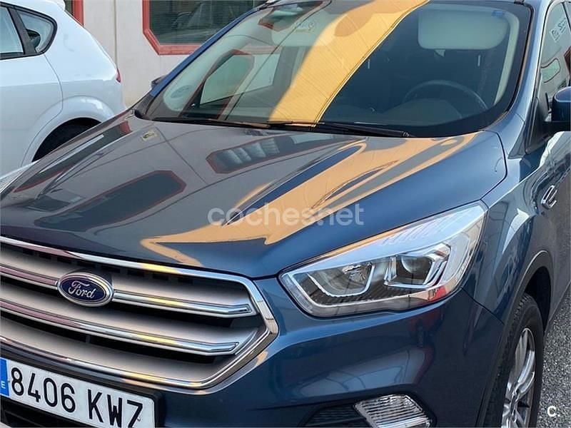 Usado Ford Kuga Trend 120 CV (88 kW) 2019 Azul SUV