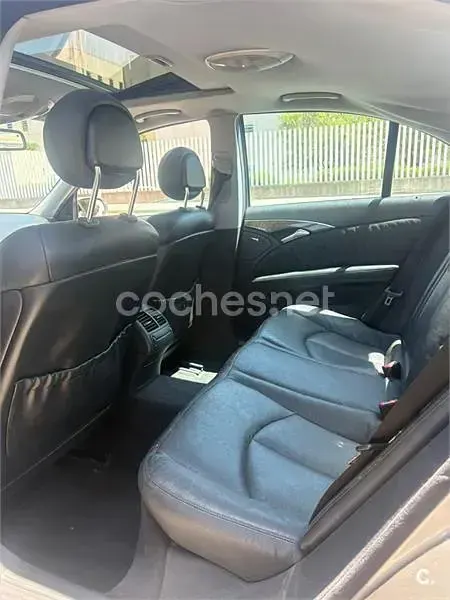 Usado Mercedes E270 Classic 170 CV (125 kW) 2003 Gris / plata Familiar