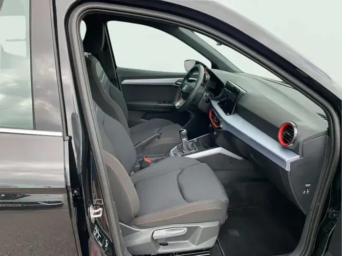 Usado Seat Arona FR 115 CV (84 kW) 2024 Negro SUV