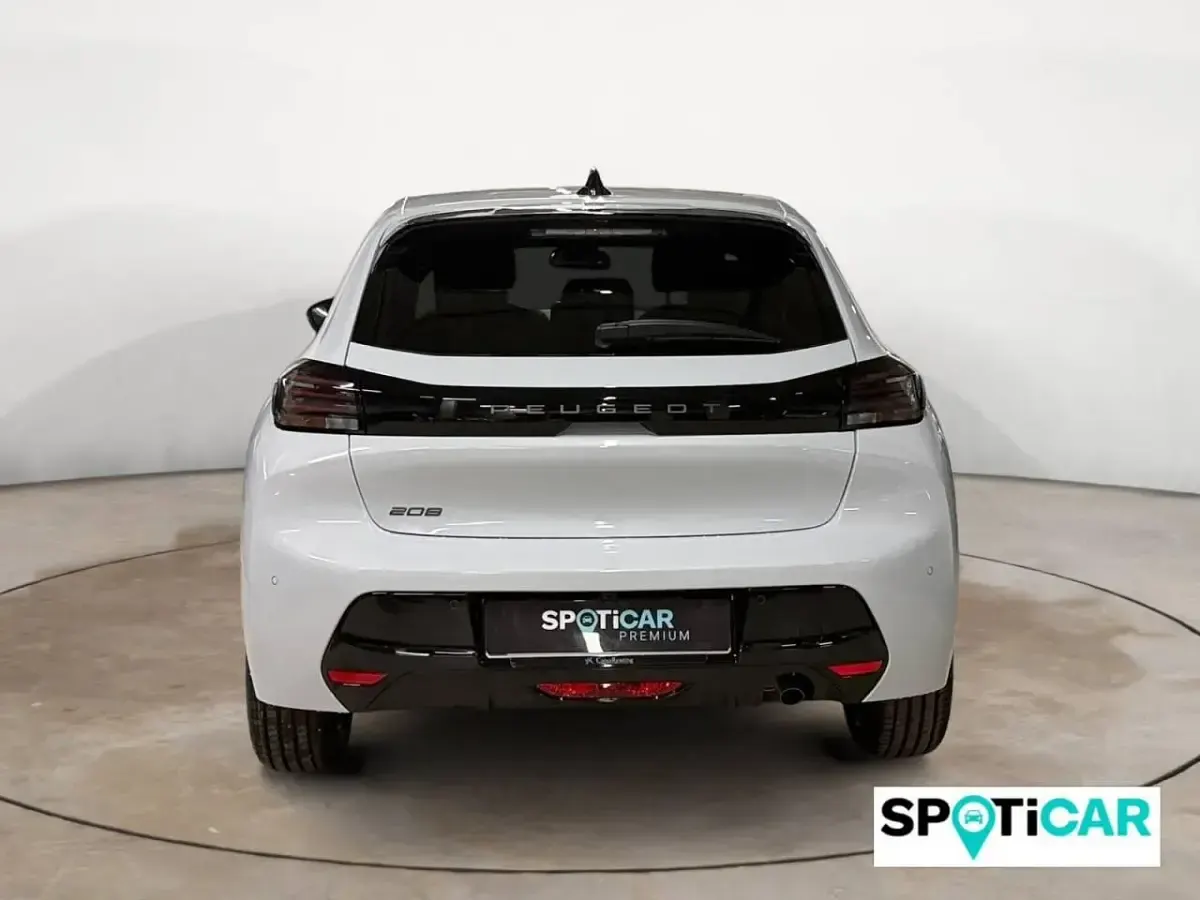 Usado Peugeot 208 Allure 100 CV (73 kW) 2025 Blanco Utilitario
