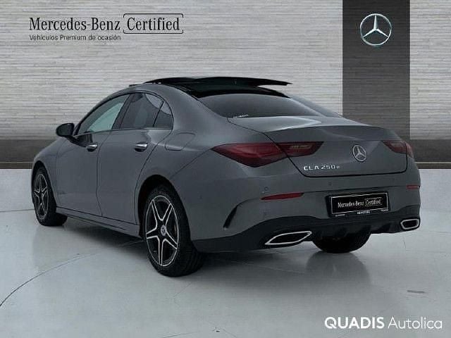 Usado Mercedes CLA250e 218 CV (160 kW) 2025 Gris montaña Berlina