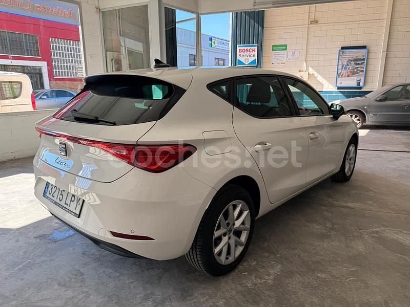 Używany Seat Leon Style 150 KM (110 kW) 2021 Biały Sedan/Limuzyna