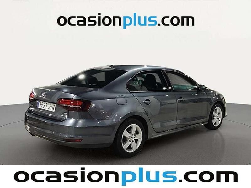 Begagnad VW Jetta Advance 110 HK (80 kW) 2016 Grå Sedan