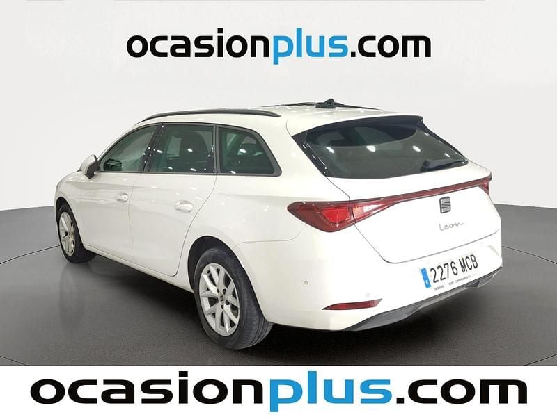 Używany Seat Leon Style 110 KM (80 kW) 2022 Biały Minivan