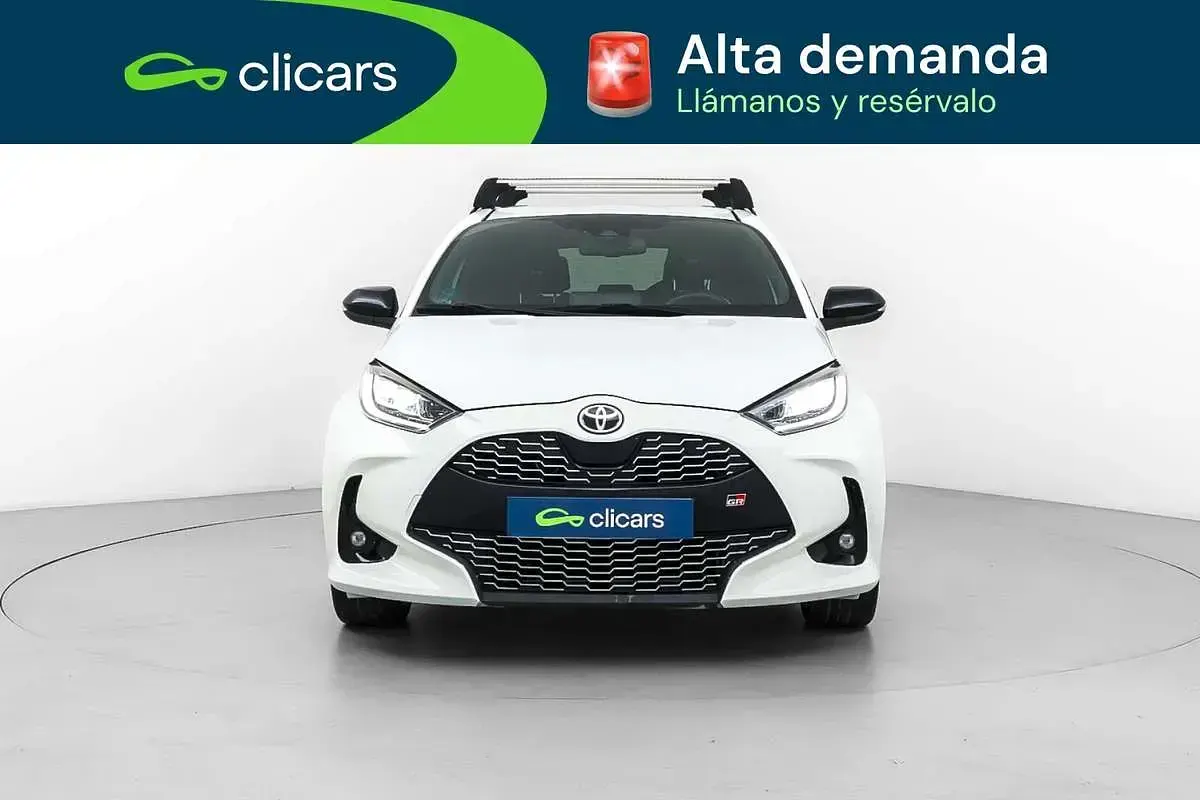Usado Toyota Yaris Hybrid Sport 75 CV (55 kW) 2022 Blanco Berlina