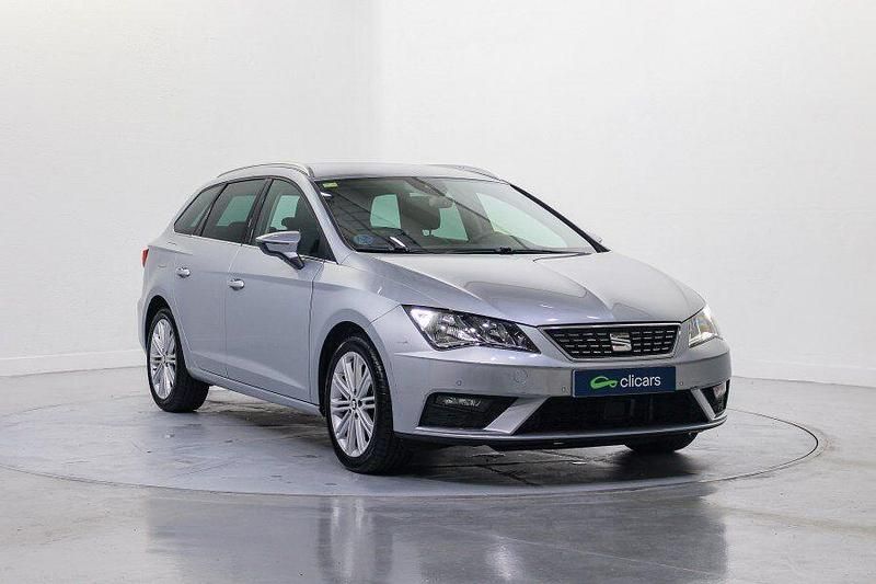 Usado Seat Leon XCELLENCE 130 CV (95 kW) 2020 Gris / plata Familiar