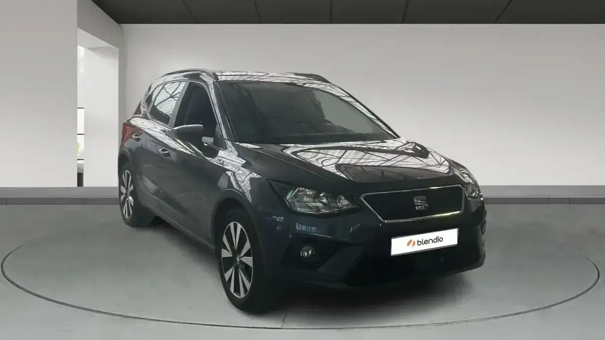 Usado Seat Arona Style 110 CV (80 kW) 2021 Gris SUV