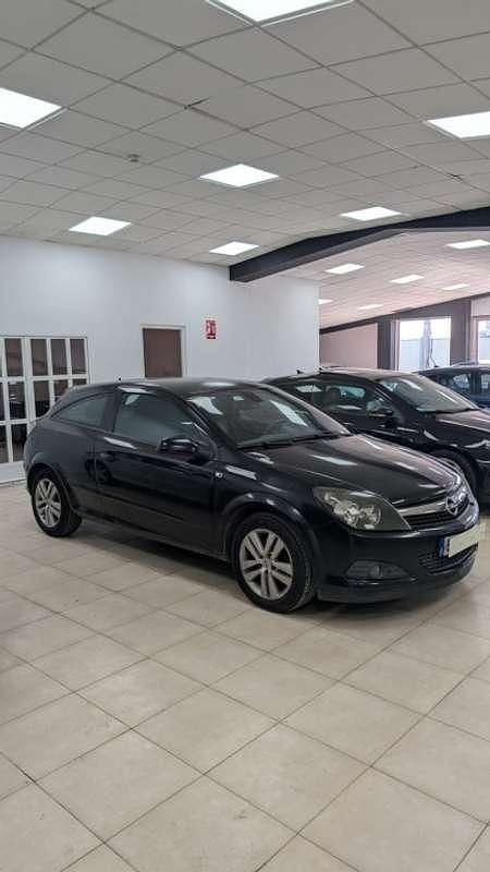 Usado Opel Astra GTC Cosmo 120 CV (88 kW) 2008 Negro Utilitario