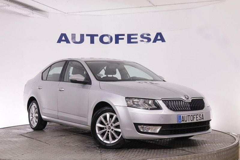 Usado Skoda Octavia Ambition 105 CV (77 kW) 2015 Plata Utilitario