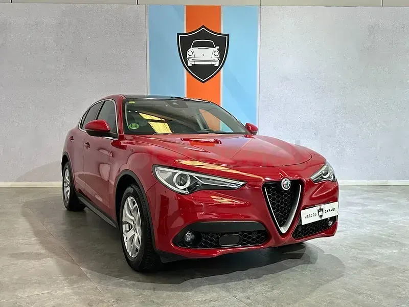Usado Alfa Romeo Stelvio Super 180 CV (132 kW) 2018 Granate SUV