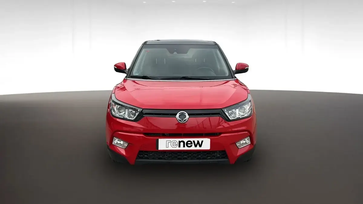 Usado SsangYong Tivoli Limited 115 CV (84 kW) 2017 Flaming red SUV